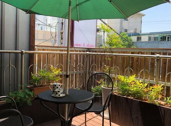 Female Only Slow Tree House Hongdae