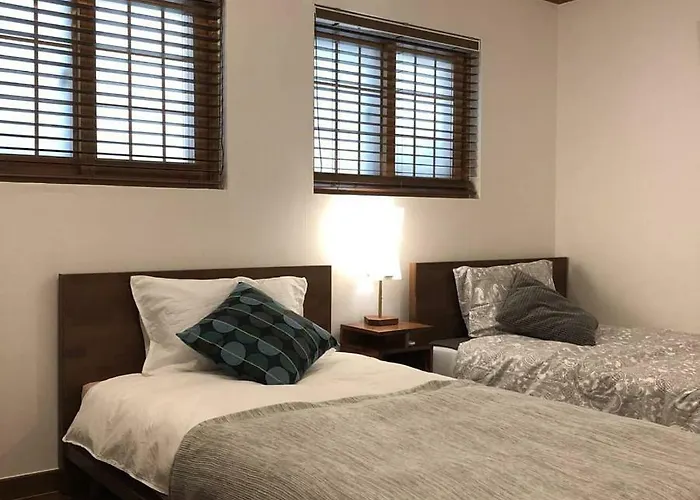 Female Only Slow Tree House Hongdae Сеул