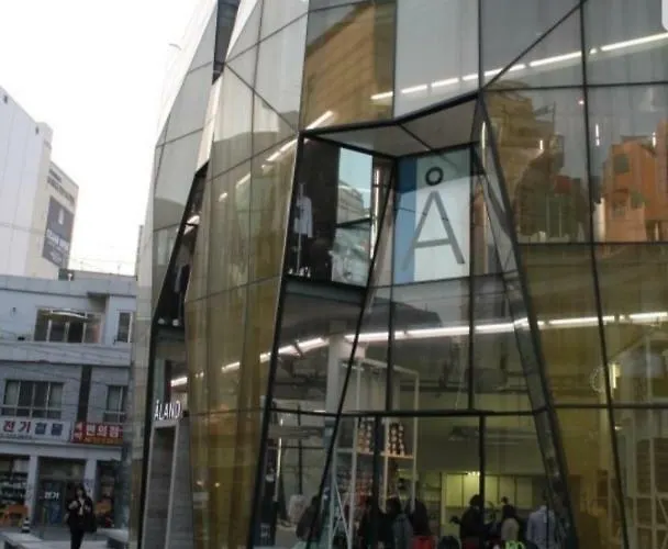 Female Only Slow Tree House Hongdae Сеул