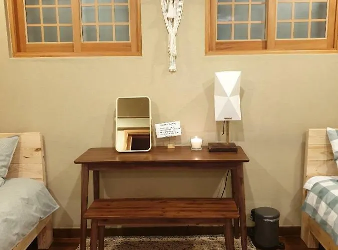 Female Only Slow Tree House Hongdae 2* Сеул